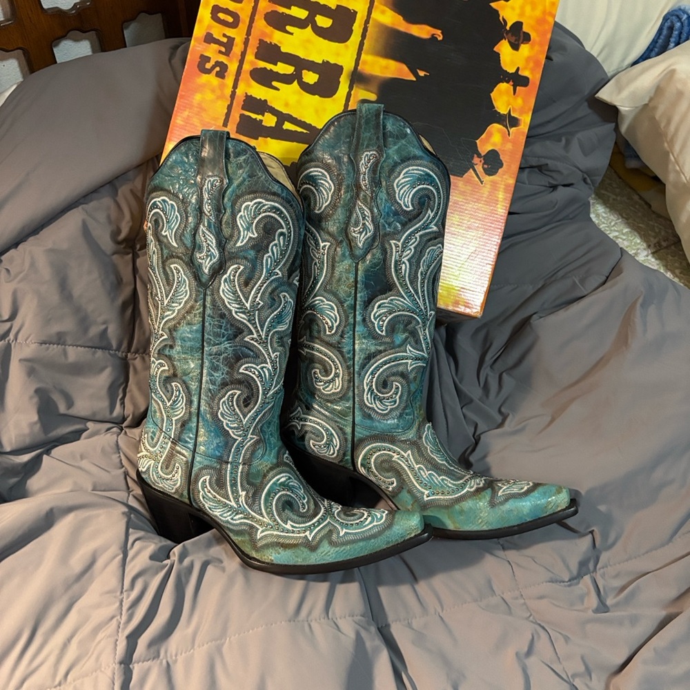 Corral Women's Turquoise Embroidery and Studs Heeled Boots - Picture 6 of 11